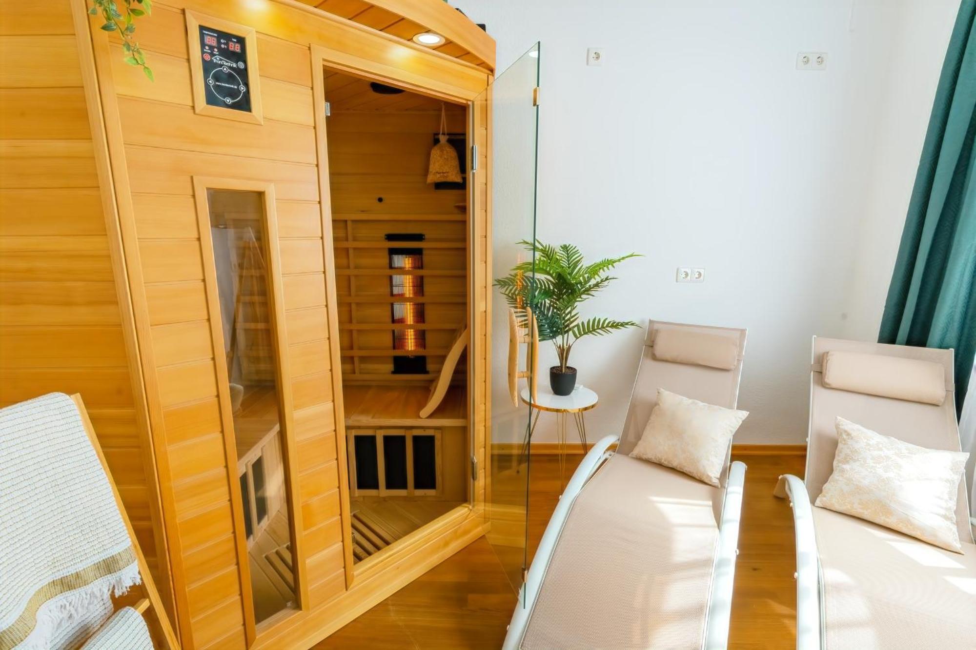The Big Muenster Fuer Bis Zu 12, Whirlpool, Sauna, Zentral, Tischfussball, Balkon, Gasgrill Ulm Extérieur photo